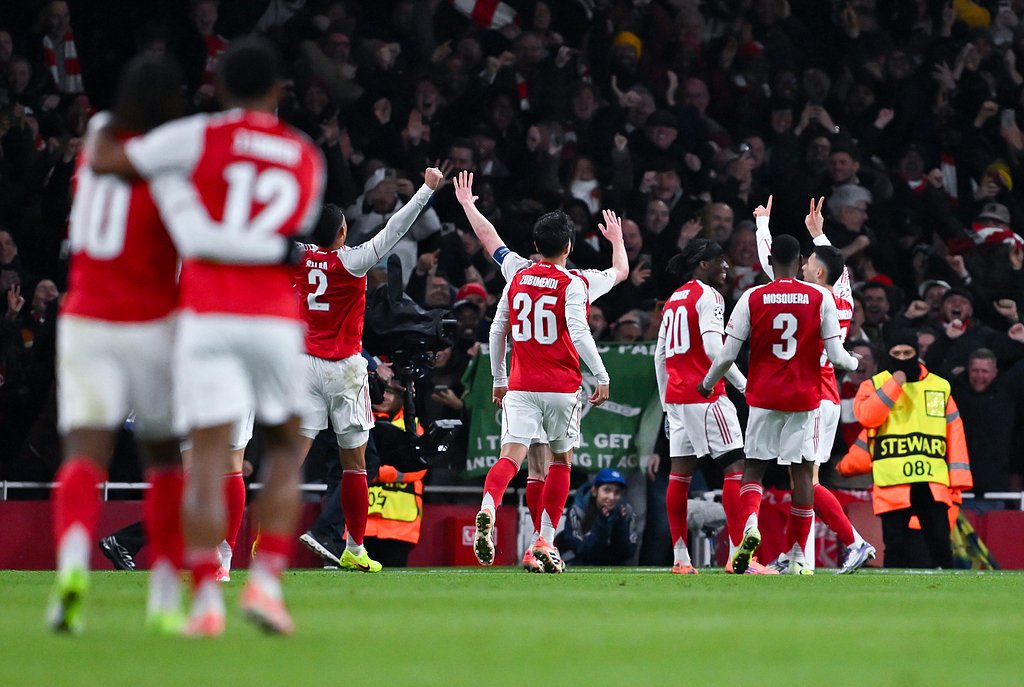 库里下半场20分难阻勇士惨败 镜头捕捉失落一幕：坐板凳毛巾捂脸