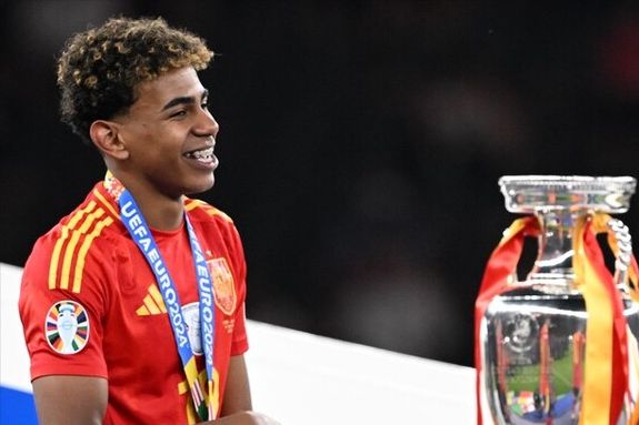 蓝军主场战平樱桃军团